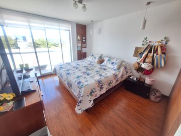 Se Vende Departamento, 147mt2., terraza, 3 dormitorios, piscina sector Tumbaco