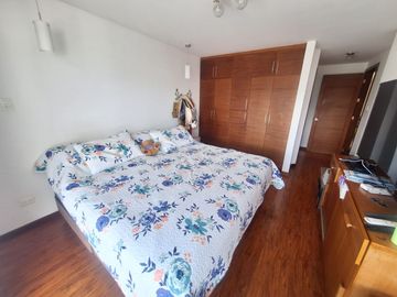 Se Vende Departamento, 147mt2., terraza, 3 dormitorios, piscina sector Tumbaco