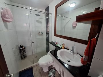 Se Vende Departamento, 147mt2., terraza, 3 dormitorios, piscina sector Tumbaco