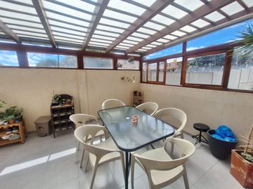Se Vende Departamento, 147mt2., terraza, 3 dormitorios, piscina sector Tumbaco