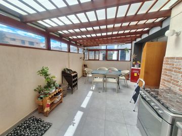 Se Vende Departamento, 147mt2., terraza, 3 dormitorios, piscina sector Tumbaco