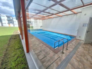 Se Vende Departamento, 147mt2., terraza, 3 dormitorios, piscina sector Tumbaco