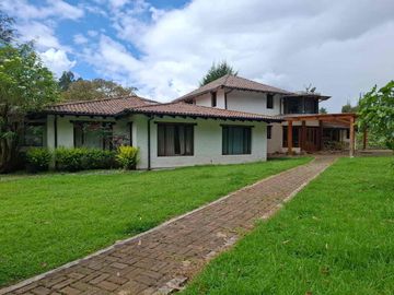 Hermosa quinta en venta en el Valle de Los Chillos