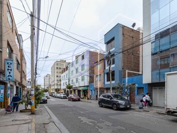 SE VENDE PEQUEÑO EDIFICIO PARA NEGOCIO Y/O VIVIENDA.