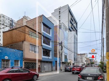 SE VENDE PEQUEÑO EDIFICIO PARA NEGOCIO Y/O VIVIENDA.