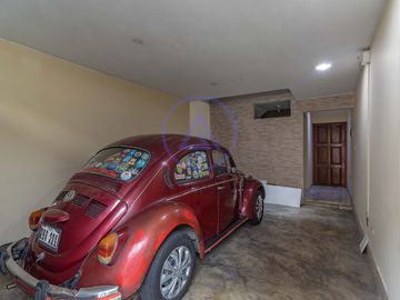SE VENDE PEQUEÑO EDIFICIO PARA NEGOCIO Y/O VIVIENDA.