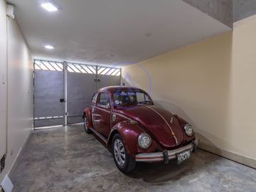 SE VENDE PEQUEÑO EDIFICIO PARA NEGOCIO Y/O VIVIENDA.