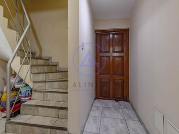 SE VENDE PEQUEÑO EDIFICIO PARA NEGOCIO Y/O VIVIENDA.