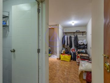 SE VENDE PEQUEÑO EDIFICIO PARA NEGOCIO Y/O VIVIENDA.