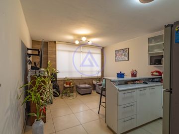 SE VENDE PEQUEÑO EDIFICIO PARA NEGOCIO Y/O VIVIENDA.