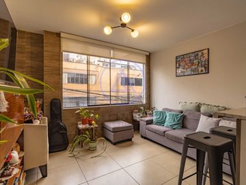SE VENDE PEQUEÑO EDIFICIO PARA NEGOCIO Y/O VIVIENDA.