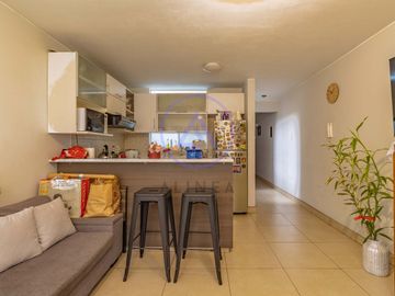 SE VENDE PEQUEÑO EDIFICIO PARA NEGOCIO Y/O VIVIENDA.