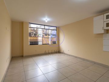 SE VENDE PEQUEÑO EDIFICIO PARA NEGOCIO Y/O VIVIENDA.