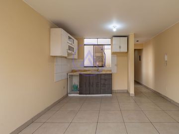 SE VENDE PEQUEÑO EDIFICIO PARA NEGOCIO Y/O VIVIENDA.