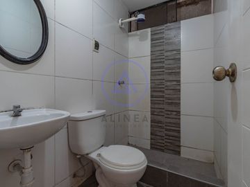 SE VENDE PEQUEÑO EDIFICIO PARA NEGOCIO Y/O VIVIENDA.