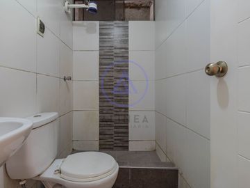 SE VENDE PEQUEÑO EDIFICIO PARA NEGOCIO Y/O VIVIENDA.