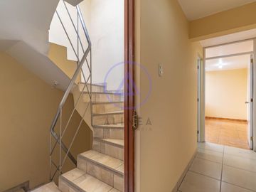 SE VENDE PEQUEÑO EDIFICIO PARA NEGOCIO Y/O VIVIENDA.