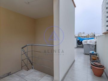 SE VENDE PEQUEÑO EDIFICIO PARA NEGOCIO Y/O VIVIENDA.