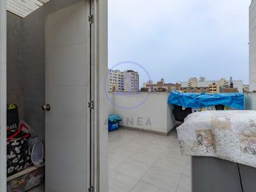 SE VENDE PEQUEÑO EDIFICIO PARA NEGOCIO Y/O VIVIENDA.