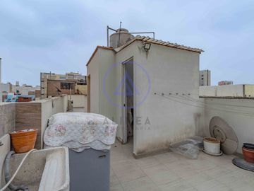 SE VENDE PEQUEÑO EDIFICIO PARA NEGOCIO Y/O VIVIENDA.