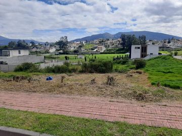 TERRENO EN VENTA URBANIZACION NAVARRA II SANGOLQUI