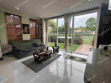 se vende casa de un piso