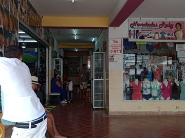 ¡Invierte en el Corazón Comercial de Atacames! 23 Locales y 3 Suites $320.000 negociable