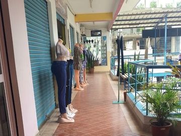 ¡Invierte en el Corazón Comercial de Atacames! 23 Locales y 3 Suites $320.000 negociable