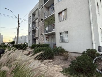 VENDO REBAJADO Departamento 3 dormitorios y estacionamiento, Maipu.