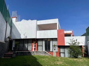 CASA en VENTA Colonia LA PAZ, a una calle de Av. Teziutlán Norte, cerca del Hospital La Paz.  $12,495,000