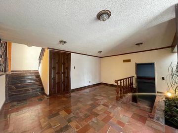 CASA en VENTA Colonia LA PAZ, a una calle de Av. Teziutlán Norte, cerca del Hospital La Paz.  $12,495,000