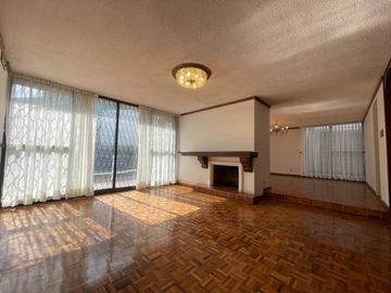 CASA en VENTA Colonia LA PAZ, a una calle de Av. Teziutlán Norte, cerca del Hospital La Paz.  $12,495,000