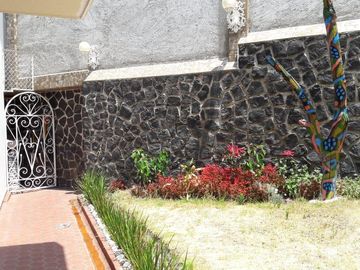 CASA en VENTA Colonia LA PAZ, a una calle de Av. Teziutlán Norte, cerca del Hospital La Paz.  $12,495,000