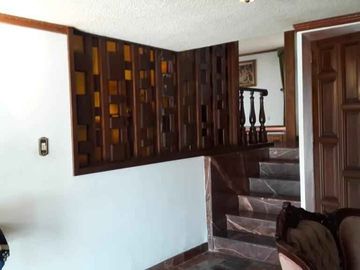 CASA en VENTA Colonia LA PAZ, a una calle de Av. Teziutlán Norte, cerca del Hospital La Paz.  $12,495,000