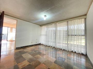 CASA en VENTA Colonia LA PAZ, a una calle de Av. Teziutlán Norte, cerca del Hospital La Paz.  $12,495,000