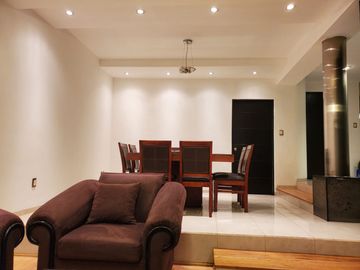 VENTA DE EXCELENTE CASA AMUEBLADA UBICADA A 5 MIN. DE LA ZONA INDUSTRIAL!!!