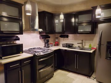 VENTA DE EXCELENTE CASA AMUEBLADA UBICADA A 5 MIN. DE LA ZONA INDUSTRIAL!!!