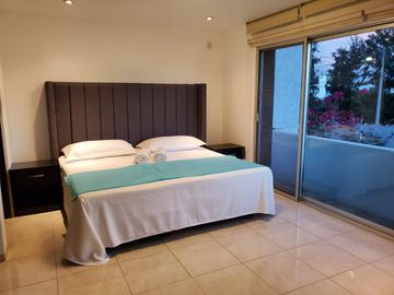 VENTA DE EXCELENTE CASA AMUEBLADA UBICADA A 5 MIN. DE LA ZONA INDUSTRIAL!!!