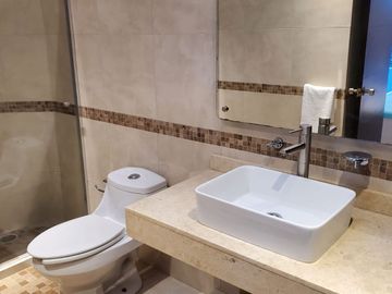 VENTA DE EXCELENTE CASA AMUEBLADA UBICADA A 5 MIN. DE LA ZONA INDUSTRIAL!!!