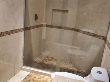 VENTA DE EXCELENTE CASA AMUEBLADA UBICADA A 5 MIN. DE LA ZONA INDUSTRIAL!!!