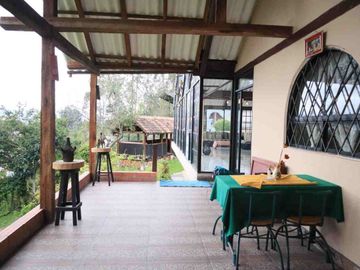 CASA Y AMPLIO TERRENO EN CARMEN DE GUZHO