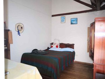 CASA Y AMPLIO TERRENO EN CARMEN DE GUZHO