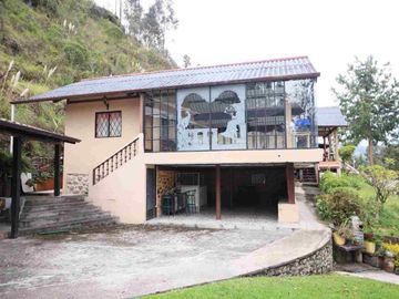 CASA Y AMPLIO TERRENO EN CARMEN DE GUZHO