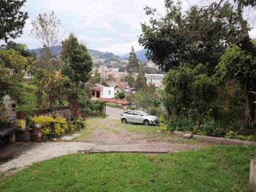 CASA Y AMPLIO TERRENO EN CARMEN DE GUZHO