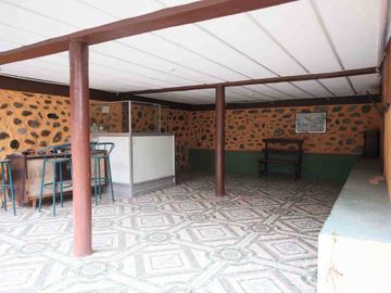 CASA Y AMPLIO TERRENO EN CARMEN DE GUZHO