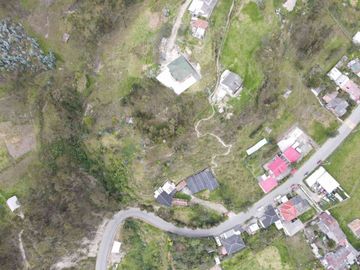 CASA Y AMPLIO TERRENO EN CARMEN DE GUZHO