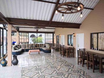 CASA Y AMPLIO TERRENO EN CARMEN DE GUZHO