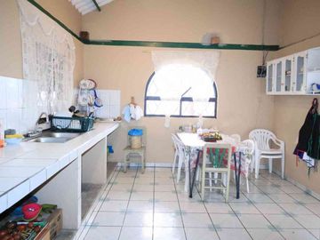 CASA Y AMPLIO TERRENO EN CARMEN DE GUZHO