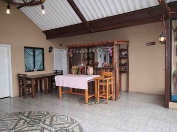 CASA Y AMPLIO TERRENO EN CARMEN DE GUZHO