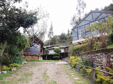 CASA Y AMPLIO TERRENO EN CARMEN DE GUZHO